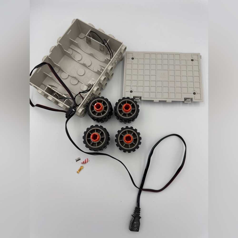 Vintage Robotix R-2000 Motorized Building System 1984 MB Tested‎ - Picture 13 of 15